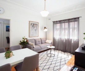 Ideal Bondi Lifestyle Unit Near Beach w Parking