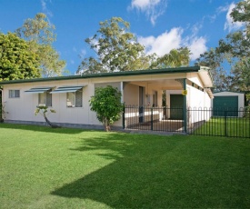 Lowset, pet friendly cottage - Sunset Ave, Bongaree