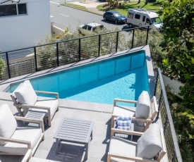 Buddina Beach House Water Views Enjoy the beach, pool or bring the boat