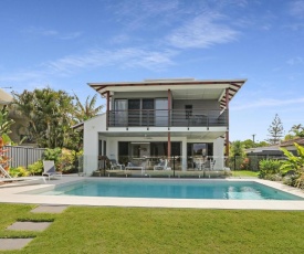 WATERFRONT HOME BORDERING MOOLOOLABA