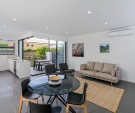 Oxford Steps - Executive 2BR Bulimba Apartment Across from the Park on Oxford St