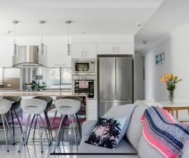 Stunning Burleigh Beach Apartment