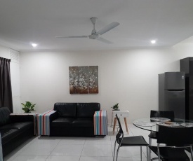 Cairns Prime Location Esplanade Self contained Apartment with Wifi