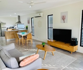 WHITSUNDAY brand new townhouse close to boardwalk