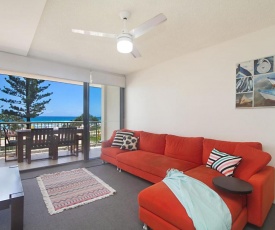 Kingston Court unit 7 - Right on the beach in Rainbow Bay, great location.