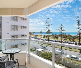 Kooringal Unit 9 - Great location opposite Greenmount Beach Coolangatta