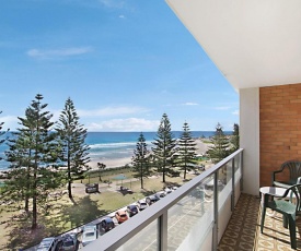 Rainbow Pacific Unit 15 - Great value 2 bedroom beachfront unit in Rainbow Bay Coolangatta