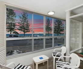 Rainbow Pacific Unit 2 - Right on the beach in Rainbow Bay Coolangatta Gold Coast