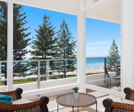 Rainbow Pacific Unit 9 - Right on the beach in Rainbow Bay Coolangatta Gold Coast