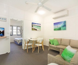 Tondio Terrace Flat 2 - Neat and tidy budget accommodation, easy walk to the beach