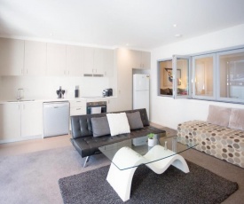 Envy Luxe 1 BR Executive Apartment in the heart of Braddon Wine Wifi Netflix Secure Parking Canberra