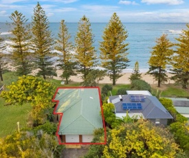 Pet Friendly, Gorgeous Beachfront Property With Ocean Views for Families Right In The Heart Of Dicky Beach