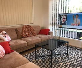 Herries St Comfy 3 bed unit East side AC Netflix Wifi