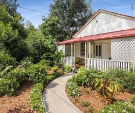 1910 Retro Styled, Pet Friendly, Traditional Queenslander Home