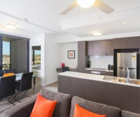 Keeping Cool on Connor - Executive 2BR Fortitude Valley apartment with pool and views