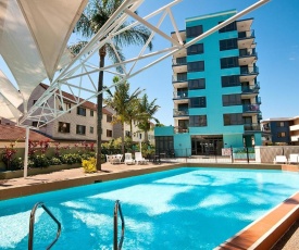 Aqualine Apartments On The Broadwater