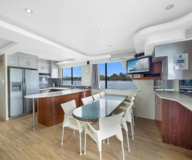 Coomera Houseboats