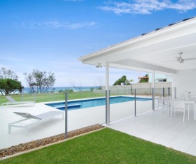 Sentosa on Tugun - Beachfront 5 Bedroom