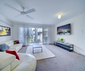 2BR Aloha Lane Main Beach Apartment