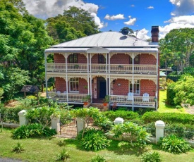 Currawong House Maleny Georgian Style Manor