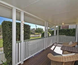 16 Beachway Pde, Marcoola: Linen Incl, WiFi, Pet Friendly, A/Cond. 500 BOND