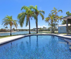 Coorumbong 27 - Five Bedroom Home on Canal with Pool, WiFi, Aircon!