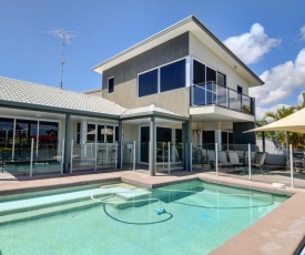 Coorumbong 36 - Six Bedroom Canal Home With Pool