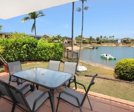 Courtney Cove 1 - Comfortable Two Bedroom Apartment on Mooloolaba Canal