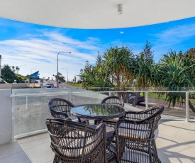 Spacious Mooloolaba Unit Seconds From The Beach