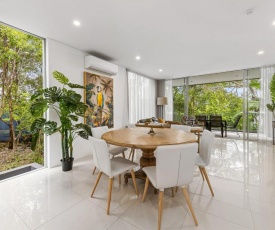 Stunning, Private, Luxe 2brm, Walk to Noosa Main Beach