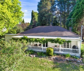 Redwood Cottage Burradoo getaway Southern Highlands 4pm Check Out Sunday