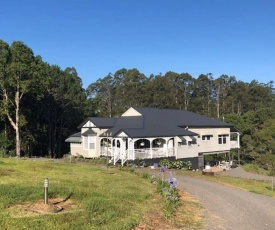 Maleny Country House - Queenslander on Acreage