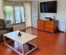 Entire house 3 bedrooms, 4 aircons free Wifi, TV, Netfix