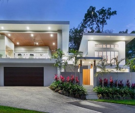 Canopy Views Luxury Holiday House Palm Cove