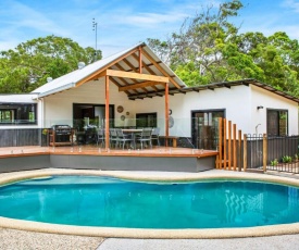 11 Naiad Court - Rainbow Shores, Fantastic Family Retreat, Swimming Pool, 200m to beach, Free Wi-Fi