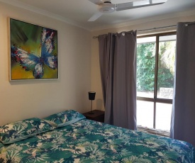 13 Coora Court - Sleeps 6, pool, air con, pets