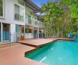 2 Satinwood Drive - Rainbow Shores, Executive Level Beach House, Pool, Walk to Beach