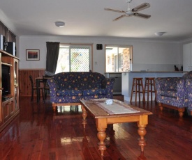 23 Carlo Road - Lowset family home within walking distance to the shopping centre. Pet friendly