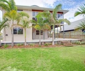 29 Cypress Avenue - Rainbow Beach, Close to the beach with a pool