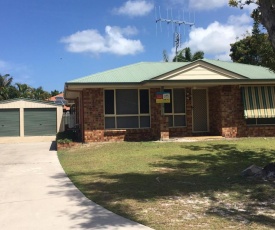 4 Boronia Place - Rainbow Beach, Perfect, convenient location, Fenced yard