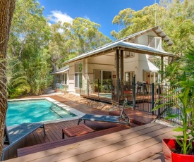 7 Naiad Court - Rainbow Shores, Perfect Beach House, Swimming Pool and Walk To Beach, Aircon, Wi-Fi