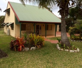 Sand Piper Cottage - Rainbow Beach - Charming and Spacious Beach House - Quiet Location