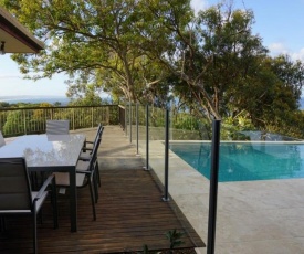 Scribbly Gums - Rainbow Beach, Ocean-front spacious home with pool