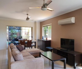 Unit 2,15 Carlo Road- Rainbow Beach - pool, air conditioning, sleeps 6