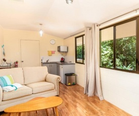 King Parrot Apartment set amid the beautiful & peaceful rainforest with garden views - pets welcome