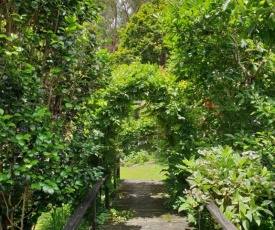 English Gardens - Garden Cottage