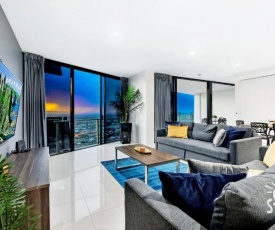 3 Bedroom 3 Bathroom Executive Sub Penthouse - Sleeps up to 10 guests - Circle on Cavill