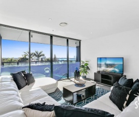3 Bedroom Apartment in the heart of Surfers- Sleeps 9 - Circle on Cavill AMAZING!!