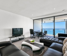 Circle on Cavill – 1 Bedroom + Study Ocean - 7 Night Special!