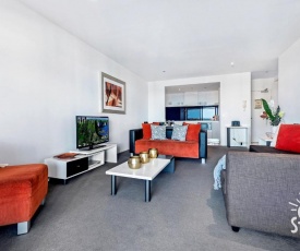 Circle on Cavill – 1 Bedroom Ocean Level 30 in the centre of Surfers Paradise!